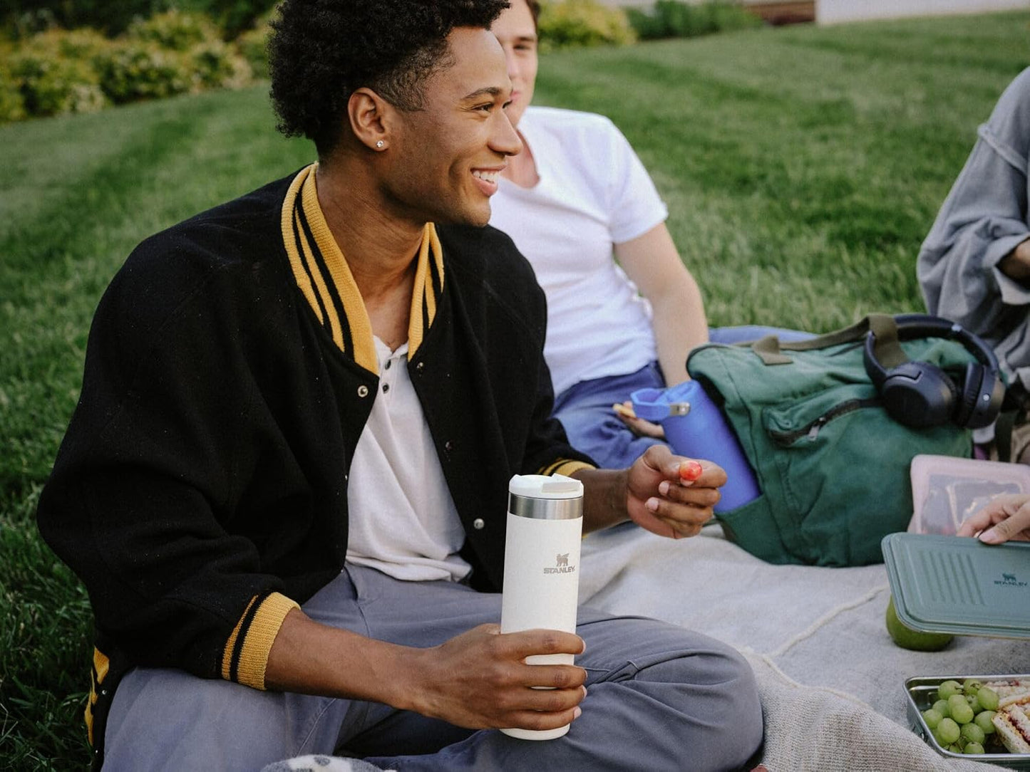 Botella Stanley AeroLight™ Transit 20 oz (Cuarzo Rosa) – Acero Inoxidable Liviano, Doble Pared, Tapa con Bloqueo y Paso de Bebida, Resistente a Fugas, Libre de BPA