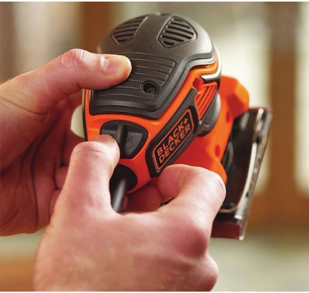 BLACK+DECKER Lijadora Orbital 1/4 Hoja, 2.0 Amperios, 16,000 OPM, Interruptor Paddle, Bolsa de Polvo de Alto Rendimiento (BDEQS300)