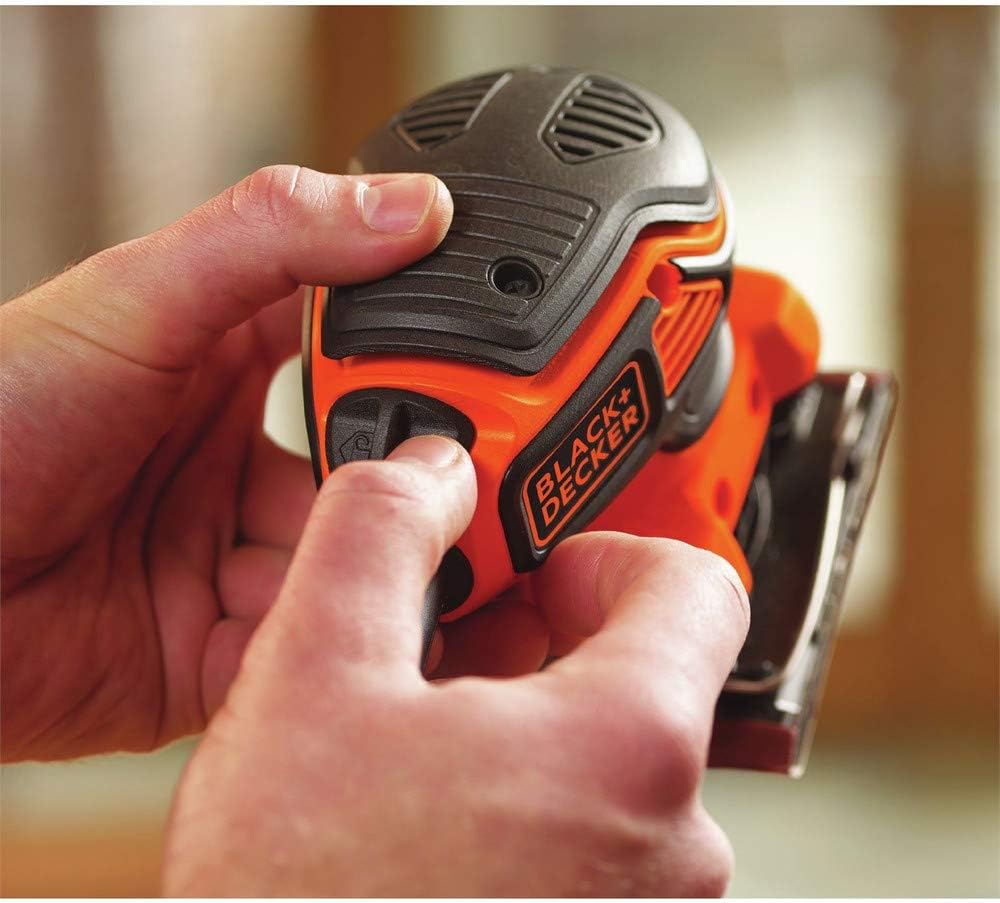 BLACK+DECKER Lijadora Orbital 1/4 Hoja, 2.0 Amperios, 16,000 OPM, Interruptor Paddle, Bolsa de Polvo de Alto Rendimiento (BDEQS300)