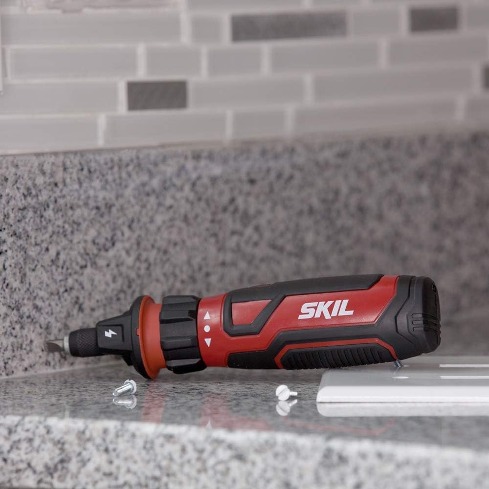 Destornillador Eléctrico Recargable 4V SKIL con Tecnología Circuit Sensor, Luz LED Dual, Set de 45 Piezas, Cable USB y Estuche – SD561204