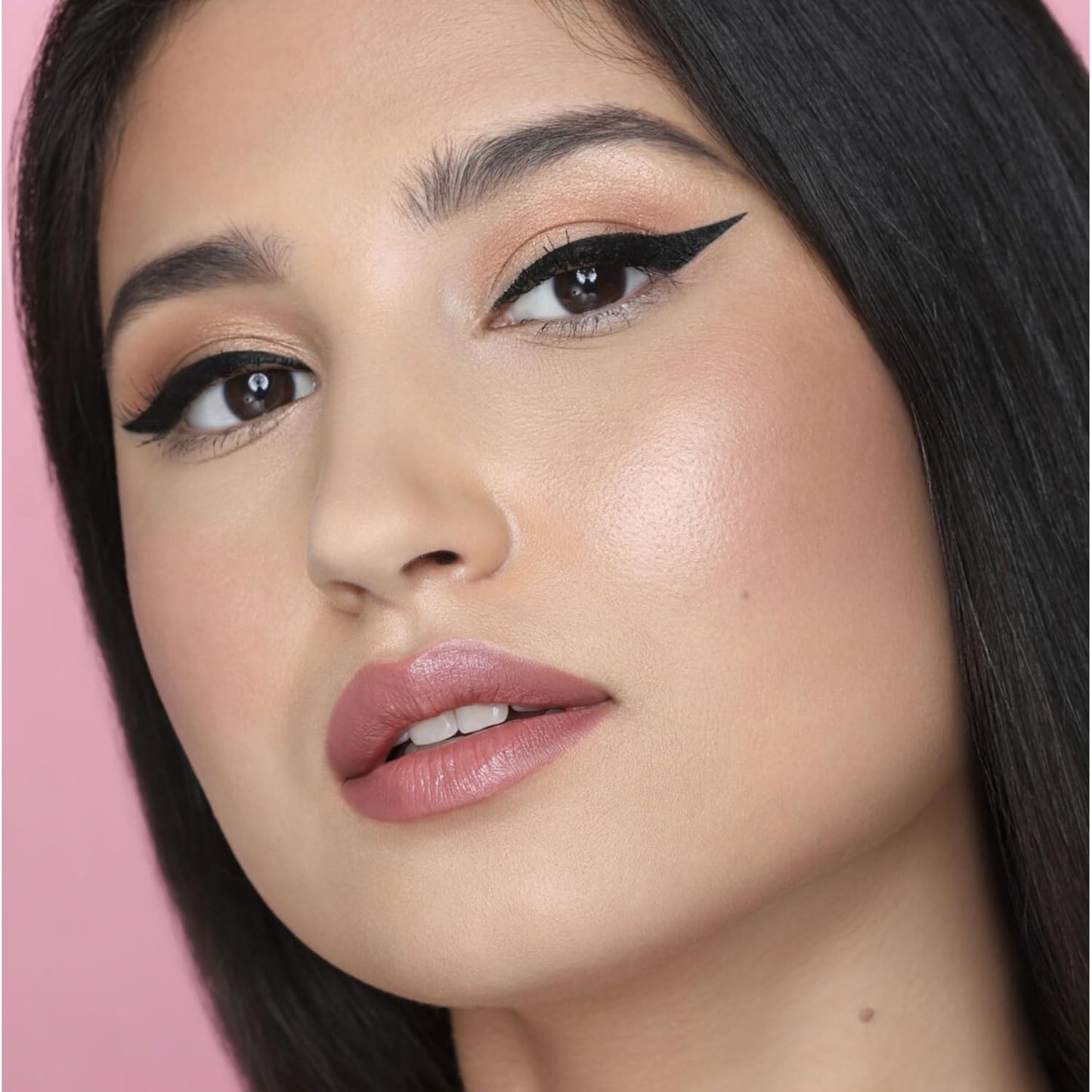 Delineador líquido de precisión Quick 'N Easy de HUDA BEAUTY Very Vanta