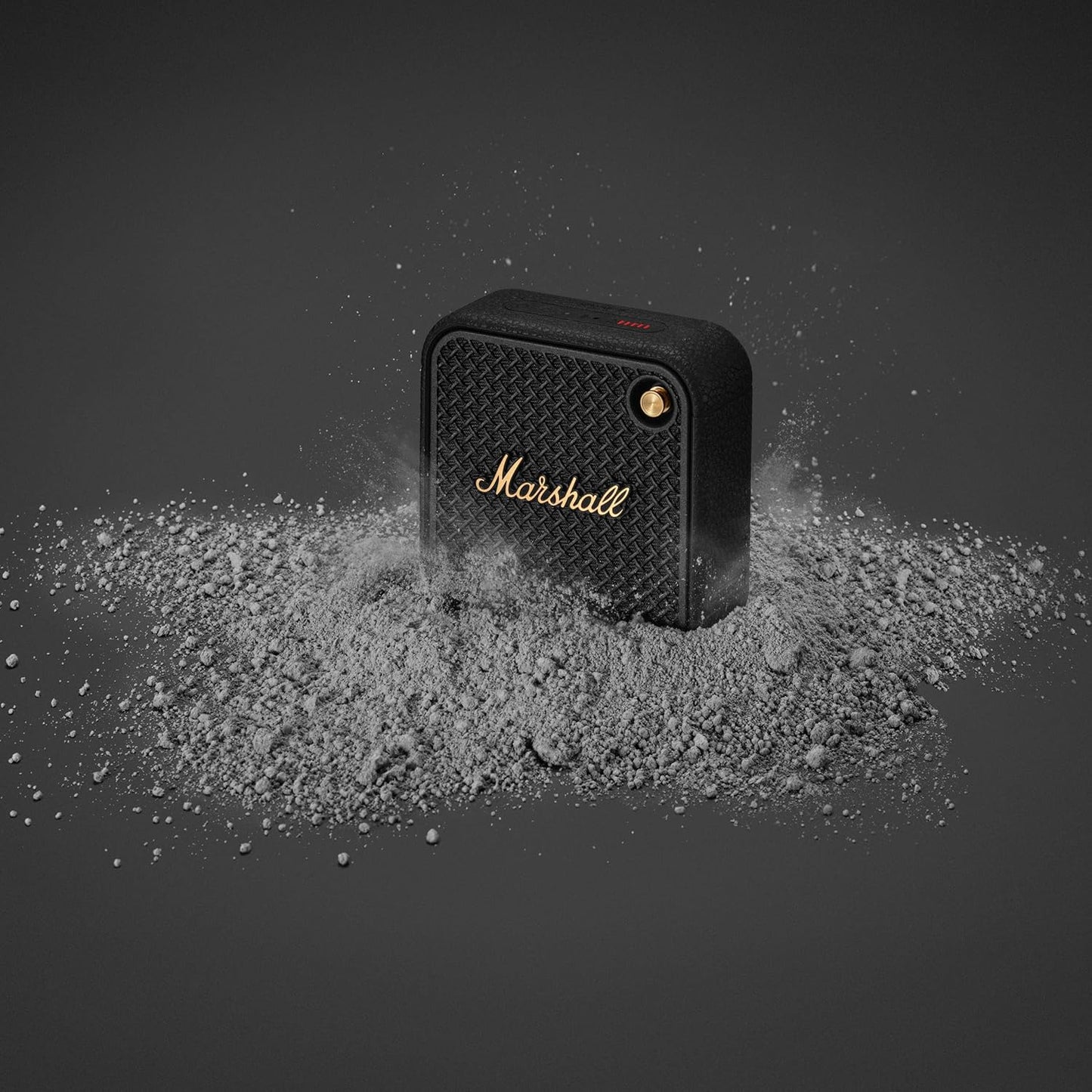 Marshall Willen II – Bocina Bluetooth portátil IP67 (Black & Brass), 17+ h batería, micrófono manos libres y correa de sujeción
