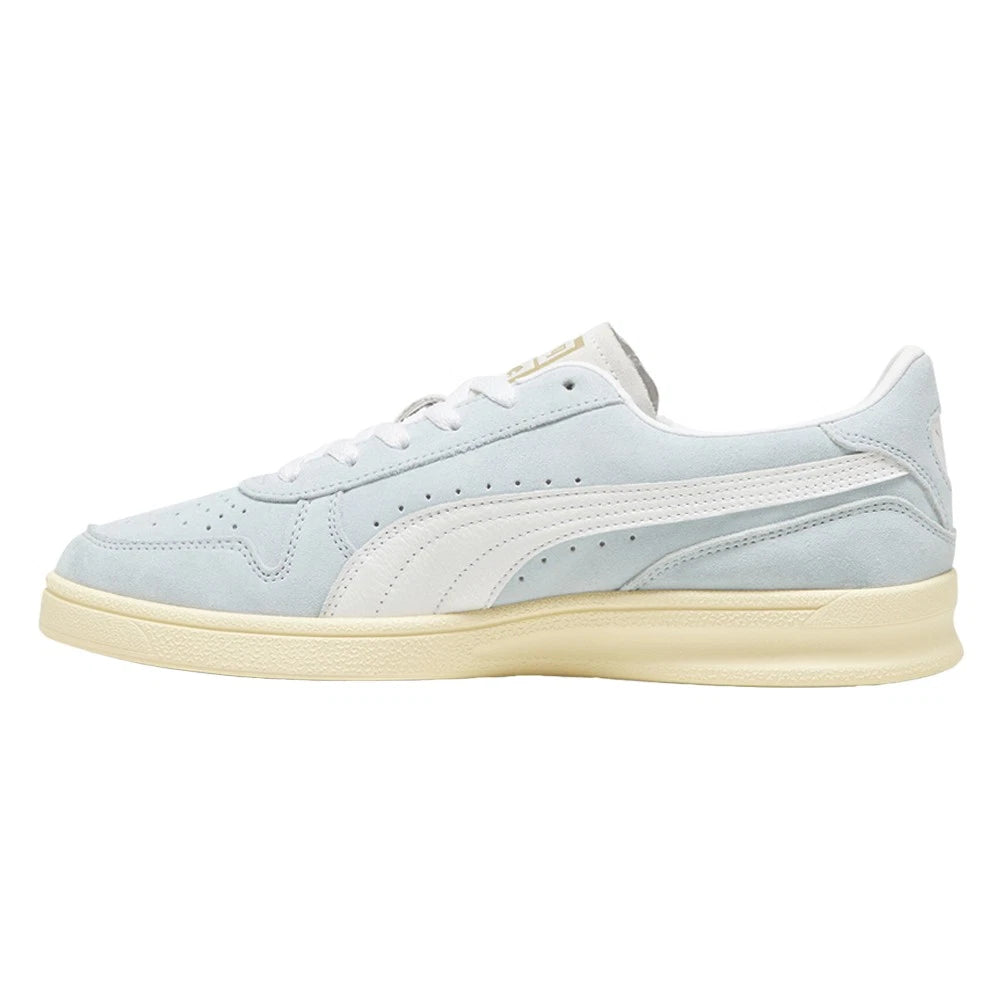 Zapatillas PUMA Indoor Soft Hombre – Azul/Blancas | Sneakers Retro Casuales con Detalles en Gamuza y Branding Clásico