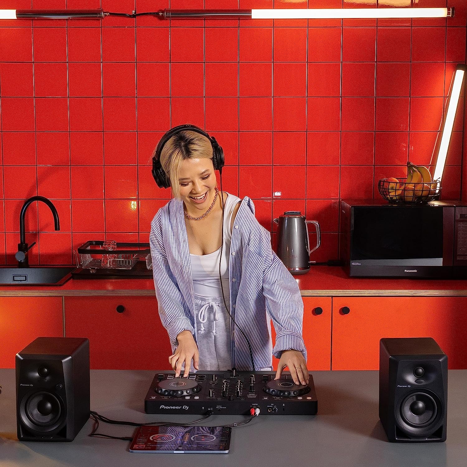 DDJ-FLX4 2-Deck Rekordbox and Serato DJ Controller - Graphite