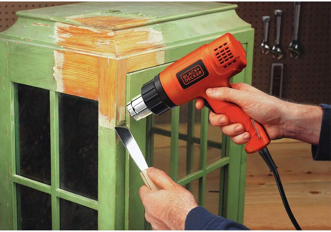Pistola de Calor BLACK+DECKER 1350W, Doble Temperatura (750°F & 1000°F), Compacta con Soporte Integrado y Mango Lateral – Incluye Boquilla Protectora de Vidrio (HG1300)