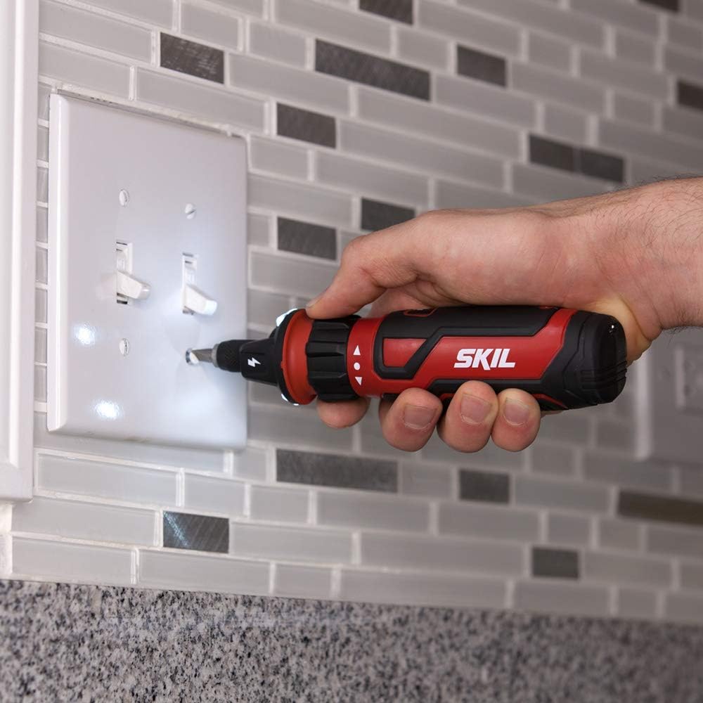 Destornillador Eléctrico Recargable 4V SKIL con Tecnología Circuit Sensor, Luz LED Dual, Set de 45 Piezas, Cable USB y Estuche – SD561204