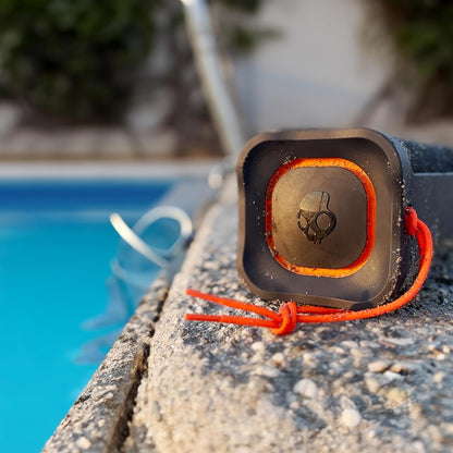 Skullcandy Terrain – Bocina Bluetooth portátil | IPX7 impermeable, radiadores pasivos duales, 14 h de batería, correa de muñeca de nailon, True Wireless Stereo