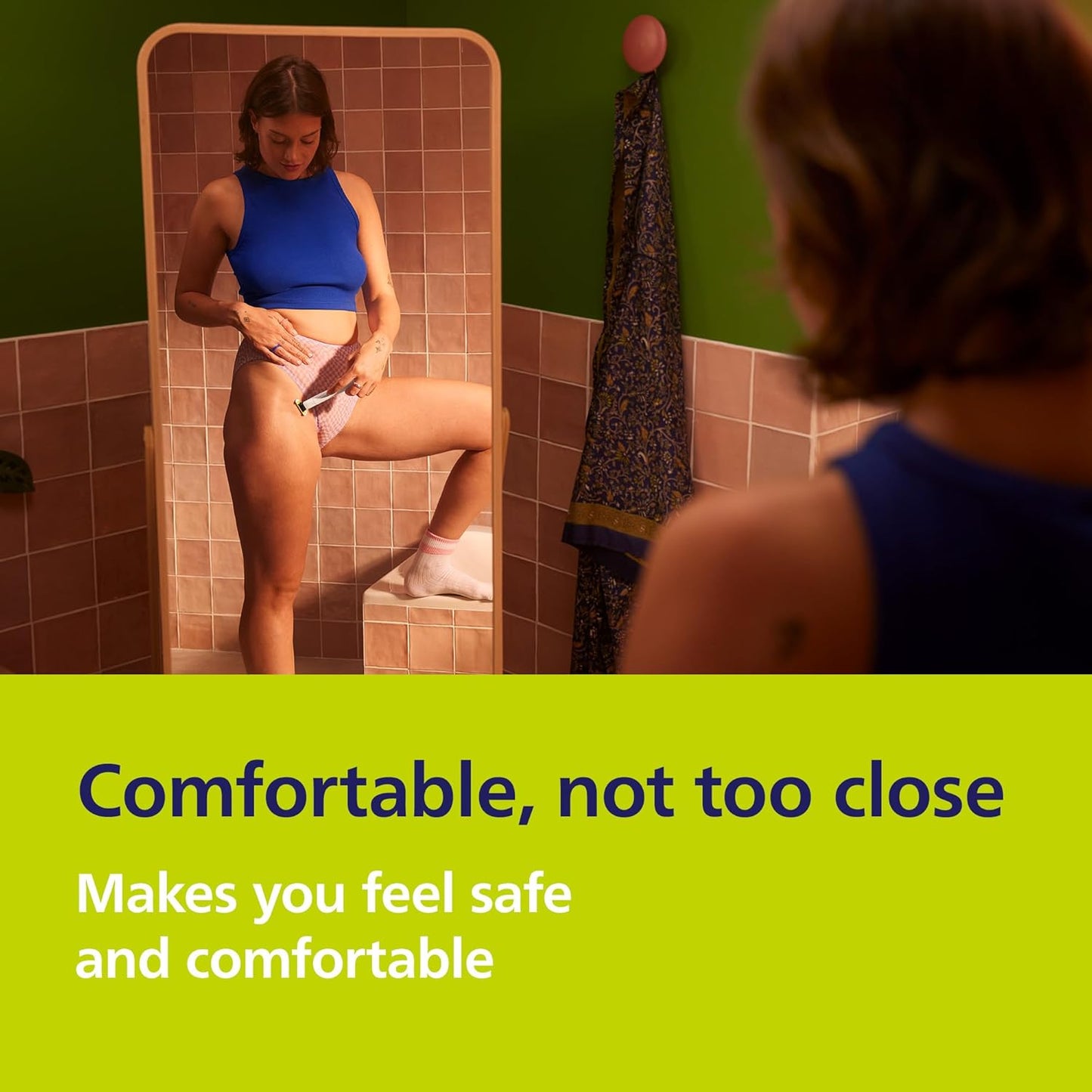 Philips Norelco OneBlade Intimate QP1924/70 | Recorta y afeita vello púbico y axilas | Protección extra de la piel | Impermeable IPX7 | 30 min de uso*