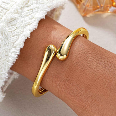 Brazalete Dorado para Mujer y Adolescentes – Pulsera Cuff Ajustable Chunky, Baño de Oro 14K, Diseño Moderno y Elegante, Regalo de Joyería