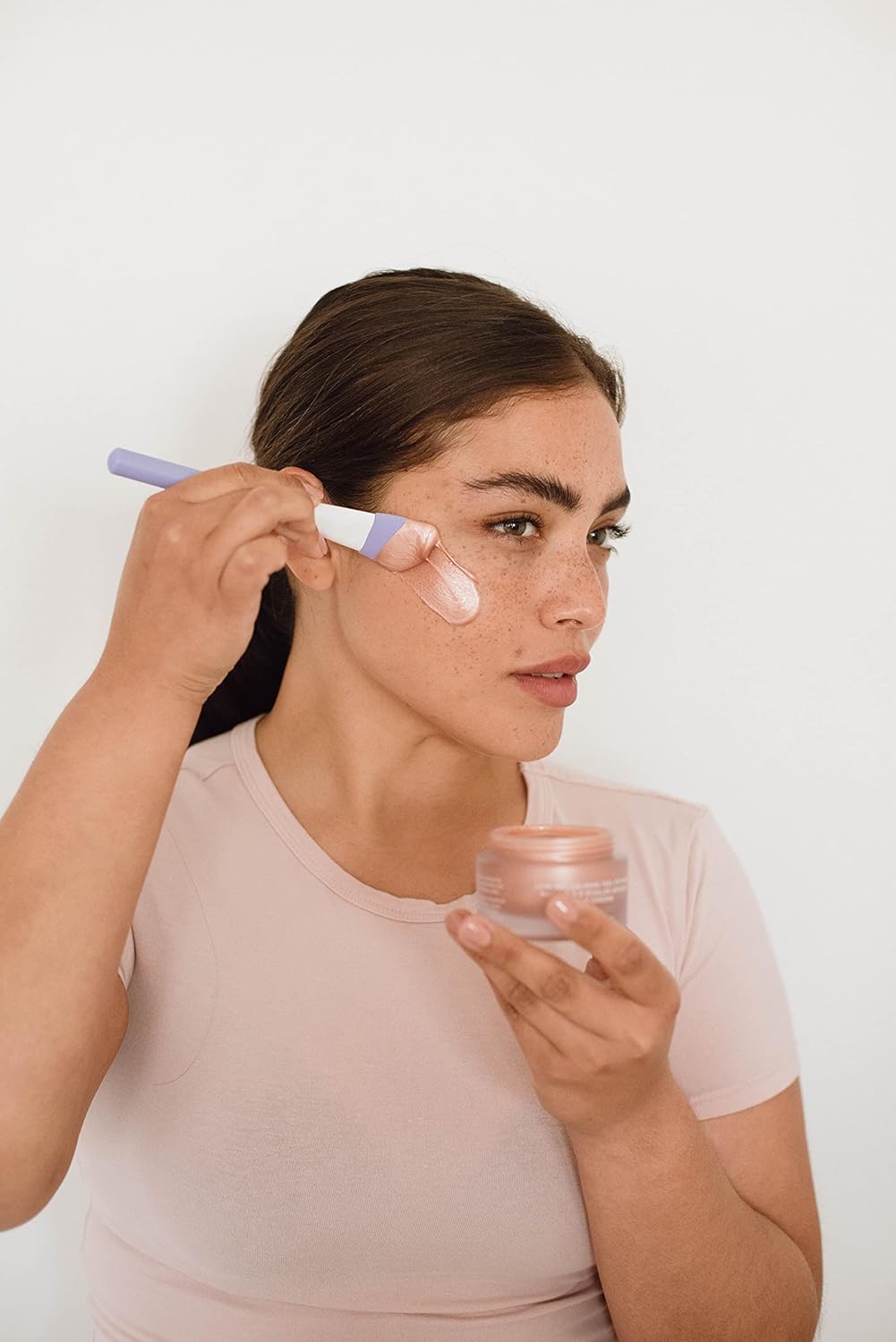 Florence by Mills Low-Key Calming Peel Off Mask | Mascarilla Calmante Peel-Off Rosa Dorada con Extracto de Lirio de Agua y Manzanilla – 50 ml