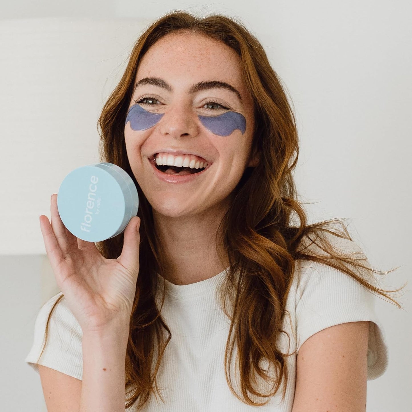 Florence by Mills Surfing Under Eye Gel Pads | Parches Hidratantes con Ácido Hialurónico Hidrolizado, Extractos Frutales y Plantas Adaptógenas – 15 Pares (30 unidades) – Veganos & Cruelty-Free