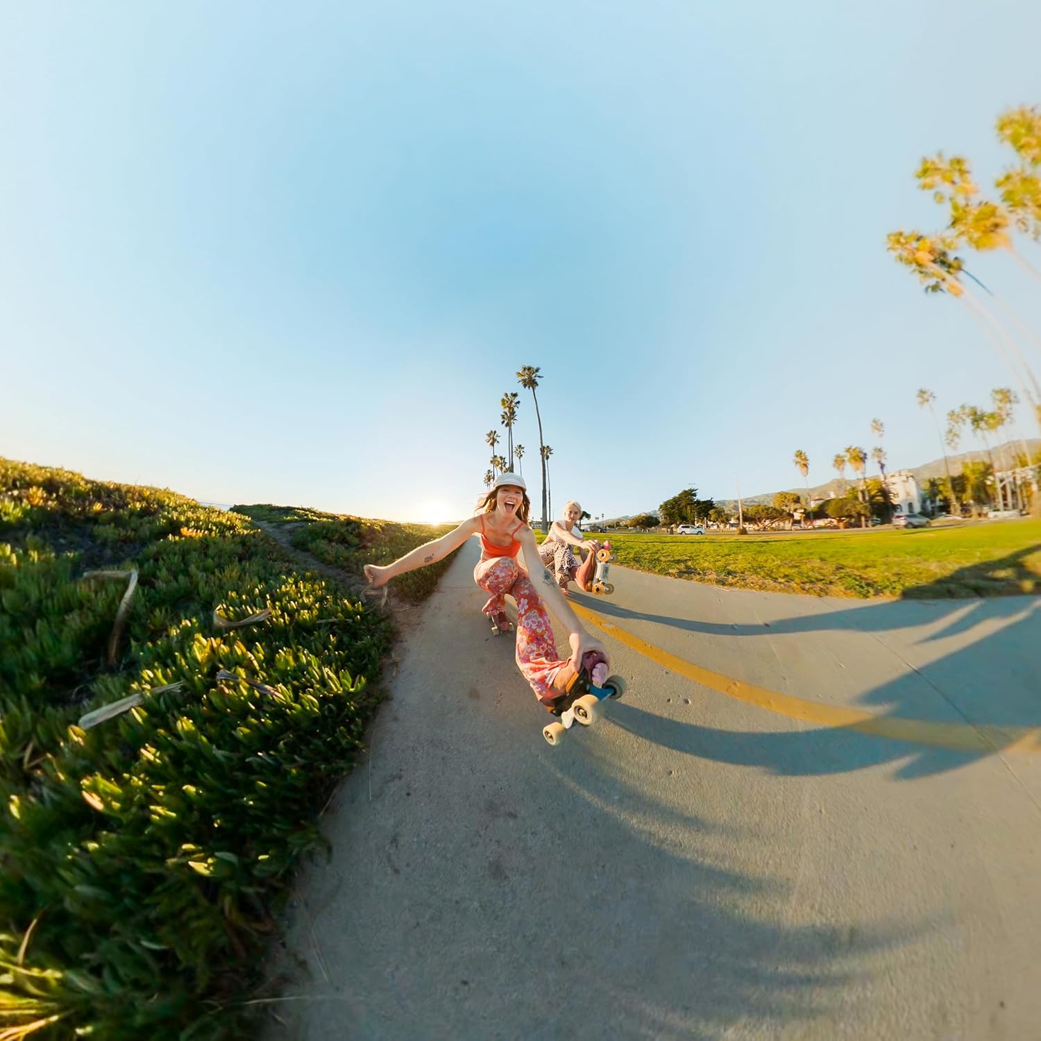 GoPro MAX – Cámara de acción 360° impermeable con pantalla táctil, video esférico 5.6K30 HD, fotos 16.6MP, transmisión en vivo 1080p y estabilización