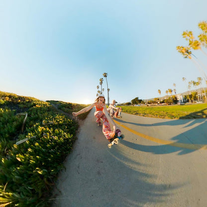 GoPro MAX – Cámara de acción 360° impermeable con pantalla táctil, video esférico 5.6K30 HD, fotos 16.6MP, transmisión en vivo 1080p y estabilización
