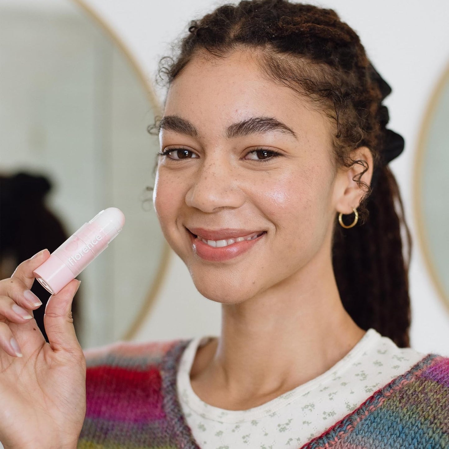 Florence by Mills True to Hue Lip & Cheek Balm | Bálsamo pH Ajustable para Labios y Mejillas con Manteca de Karité + Vitamina E – Color Natural y Personalizado