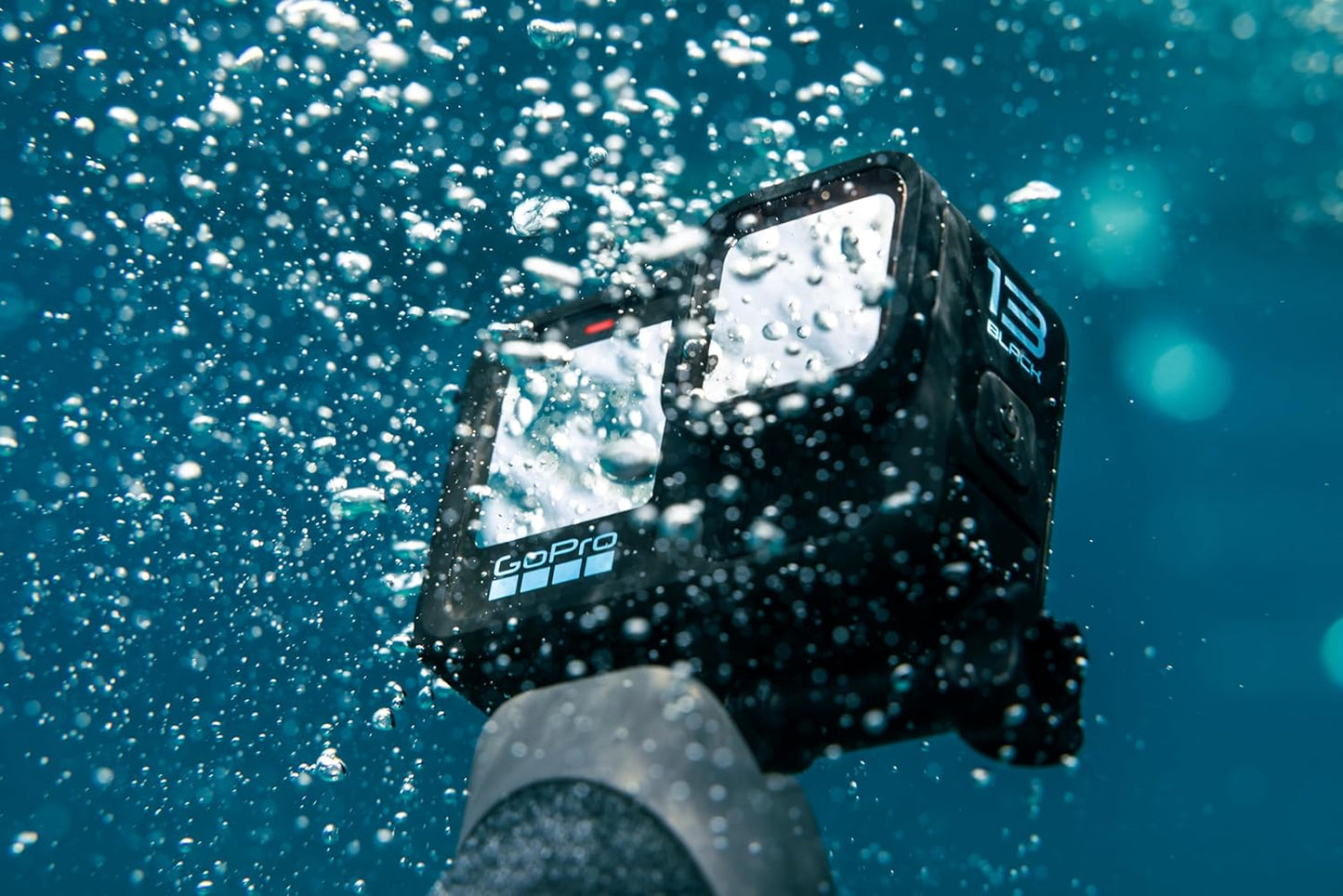 GoPro HERO13 Black Accessory Bundle – Cámara de acción 5.3K con lentes HB-Series y paquete completo de accesorios para capturar aventuras sin límites