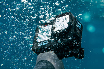 GoPro HERO13 Black Accessory Bundle – Cámara de acción 5.3K con lentes HB-Series y paquete completo de accesorios para capturar aventuras sin límites