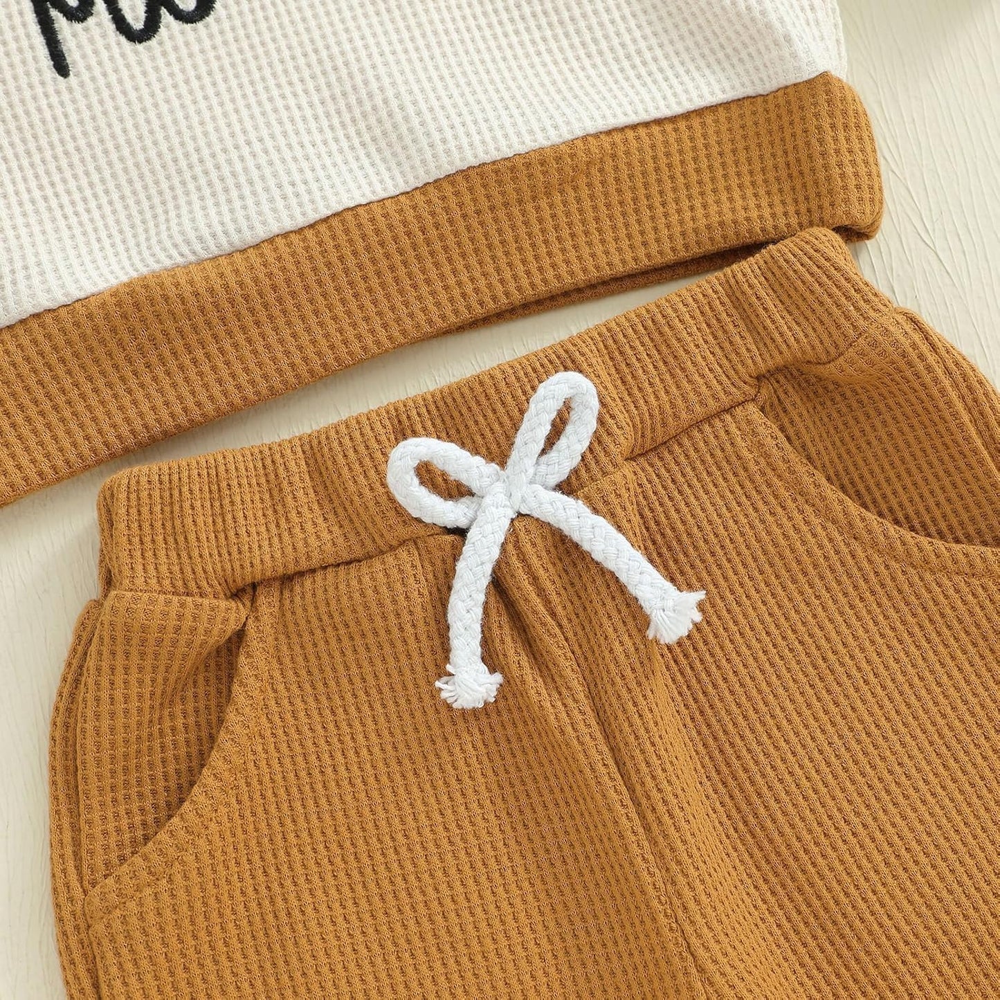 Conjunto de 2 piezas de ropa para bebé y niño, sudadera con cuello redondo con letras y pantalones casuales de otoño e invierno