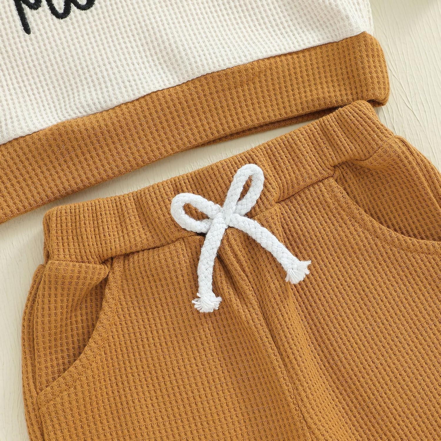 Conjunto de 2 piezas de ropa para bebé y niño, sudadera con cuello redondo con letras y pantalones casuales de otoño e invierno