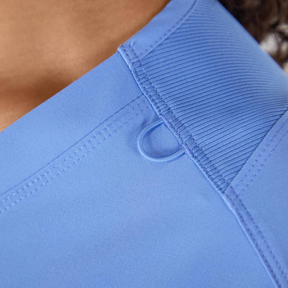 Chaquetilla  para Mujer | Camisetas Sanitarias Elásticas | Absorbe la Humedad | Espalda estilizada | Color: Celeste