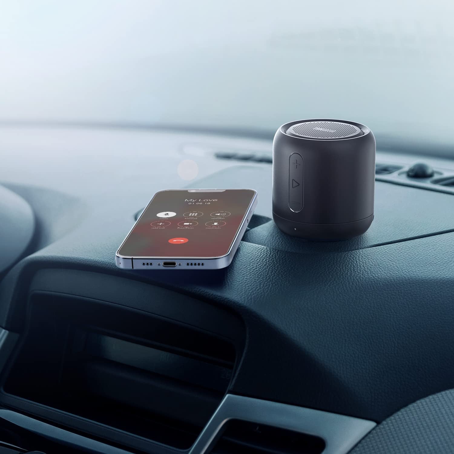 Soundcore Mini – Altavoz Bluetooth súper portátil con Radio FM, 15 h de reproducción, alcance 20 m/66 ft, graves mejorados, micrófono con cancelación de ruido (5 W)