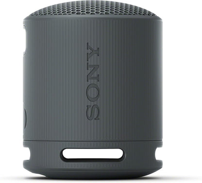 Sony SRS-XB100 – Bocina Bluetooth portátil, ultra-compacta, IP67, 16 h batería, correa versátil, manos libres (Negro)