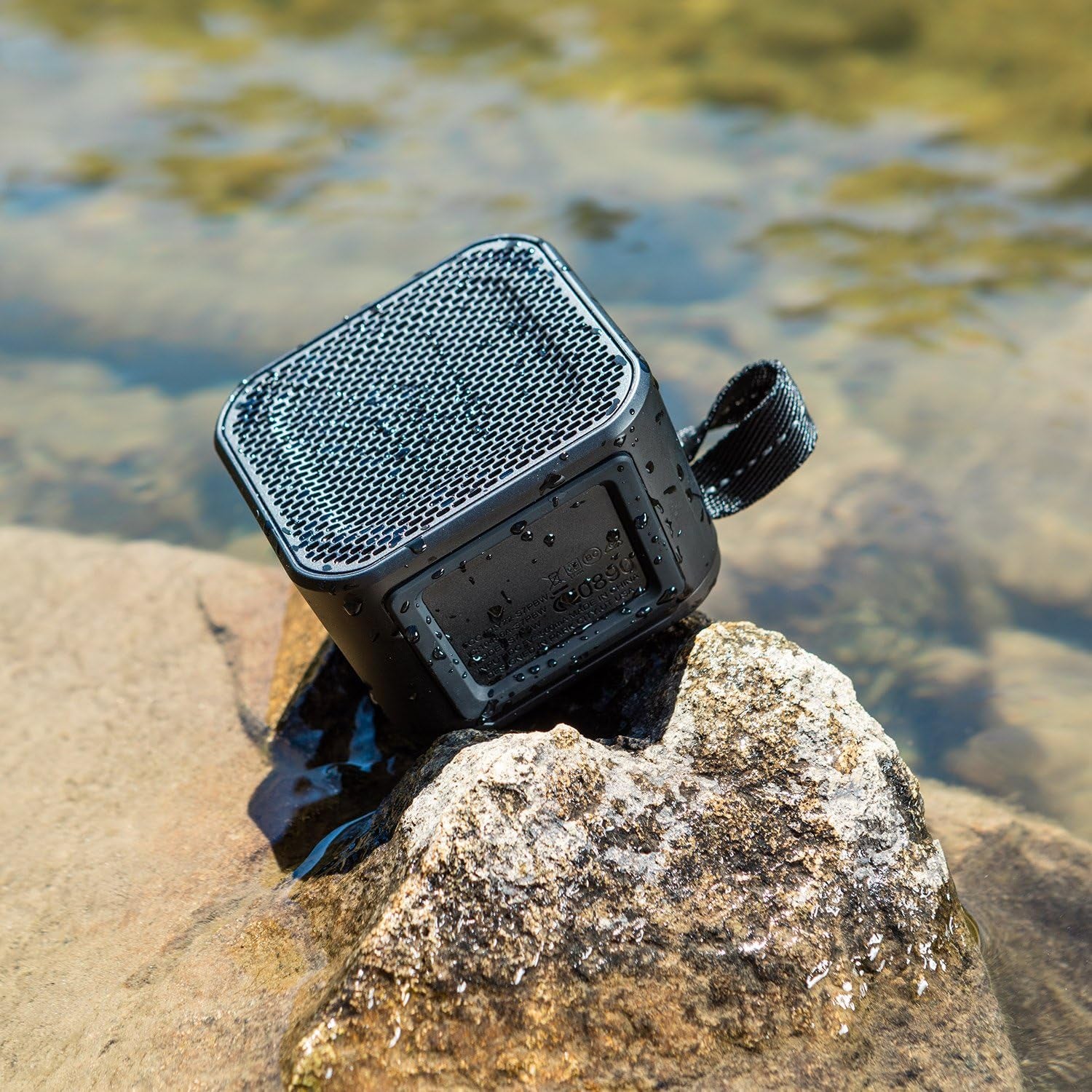 Barricade Mini – Bocina Bluetooth Portátil (Negro), IPX5 Resistente al Agua, 6 h de Batería, Diseño Robusto, Controles de Volumen y Pistas