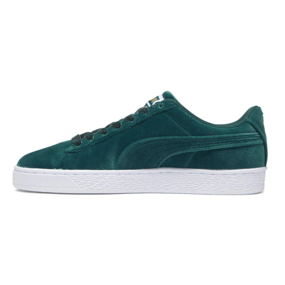 Zapatillas PUMA Basket Classic Velvet Mujer – Verde Malachite con Detalles Dorados | Sneakers Casual Inspiración Tenis